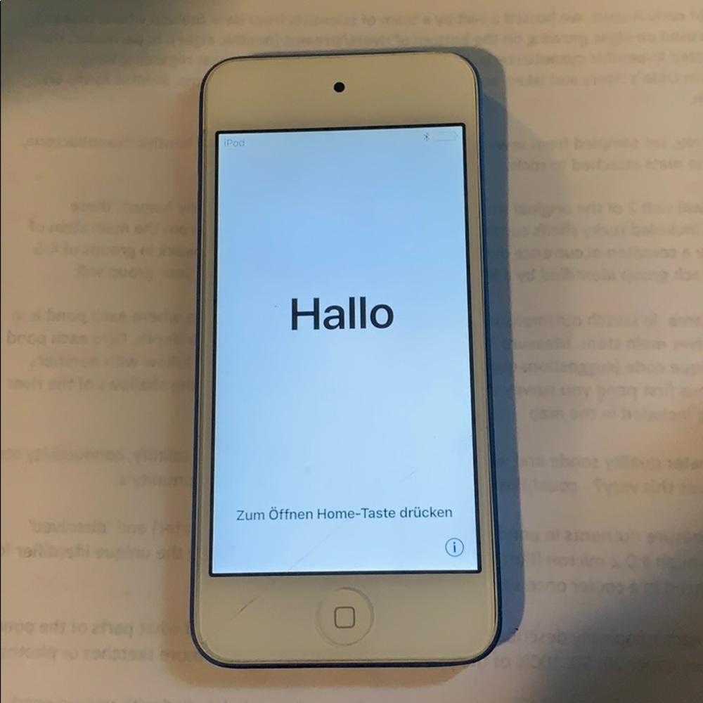 32 gb 6th gen blue IPod touch